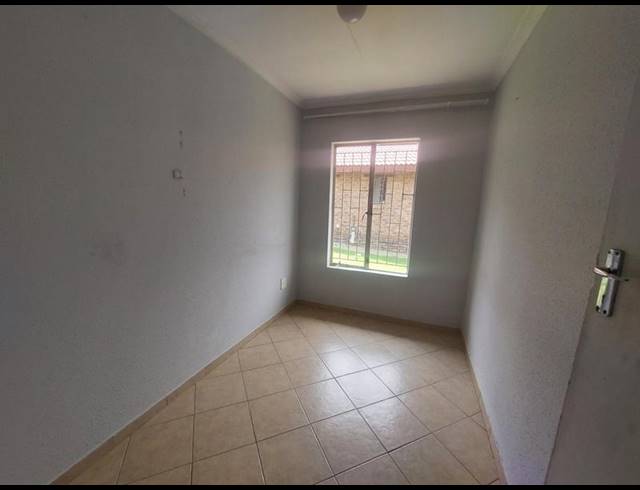 2 BEDROOM APARTMENT FOR SALE IN OLIEVENHOUTBOSCH